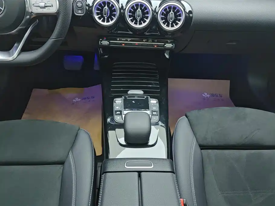 Mercedes-Benz A-Class 2023 — фото 16