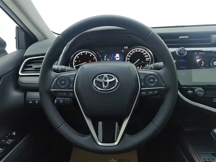 Toyota Camry 2019 — фото 15