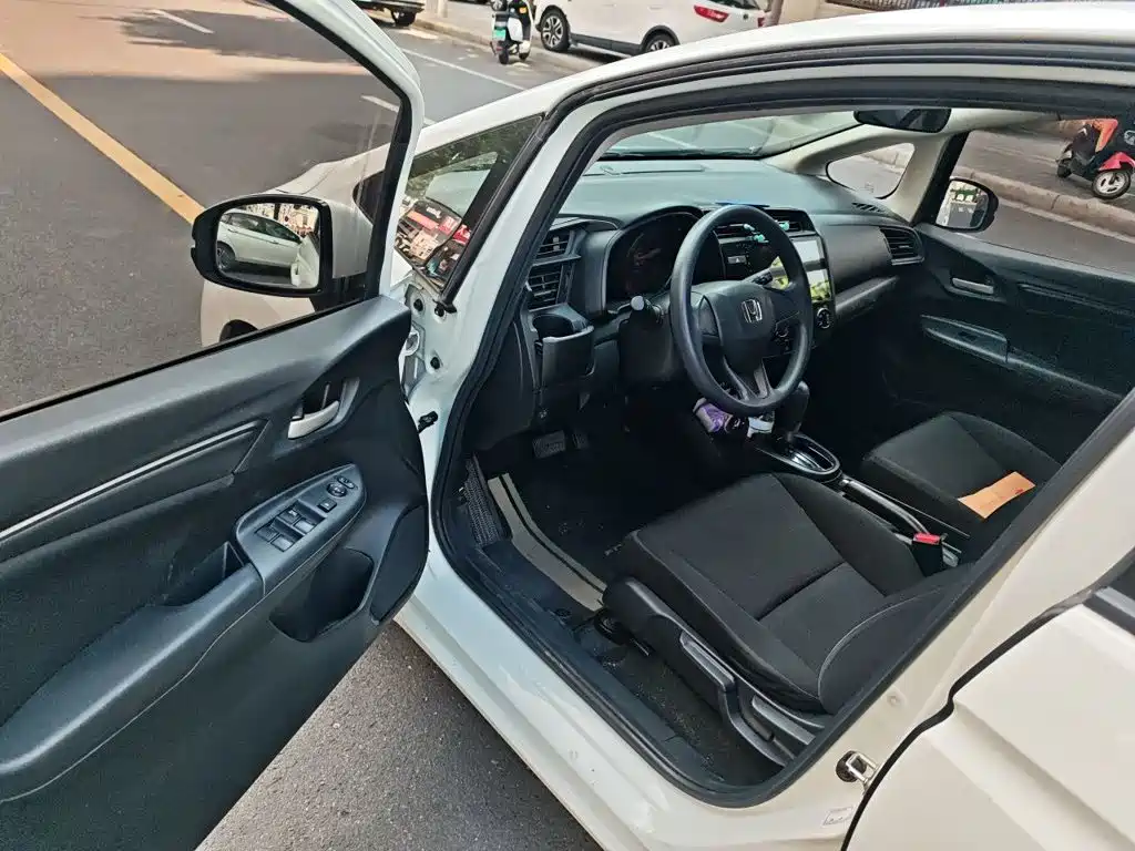 Honda Fit 2018 — фото 12