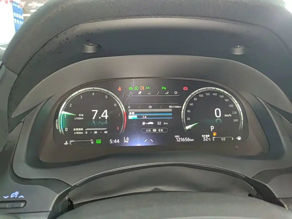 Toyota Camry 2021 — фото 12