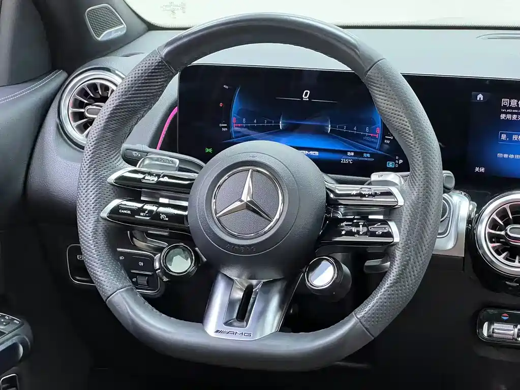 Mercedes-Benz GLB AMG 2024 — фото 27