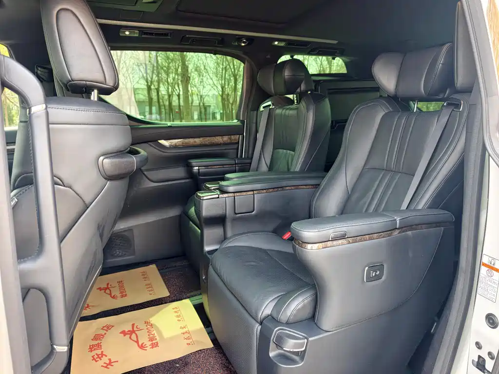 Toyota Alphard 2021 — фото 17