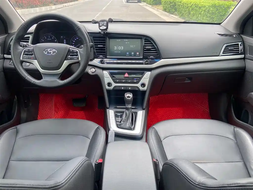 Hyundai Elantra 2017 — фото 10