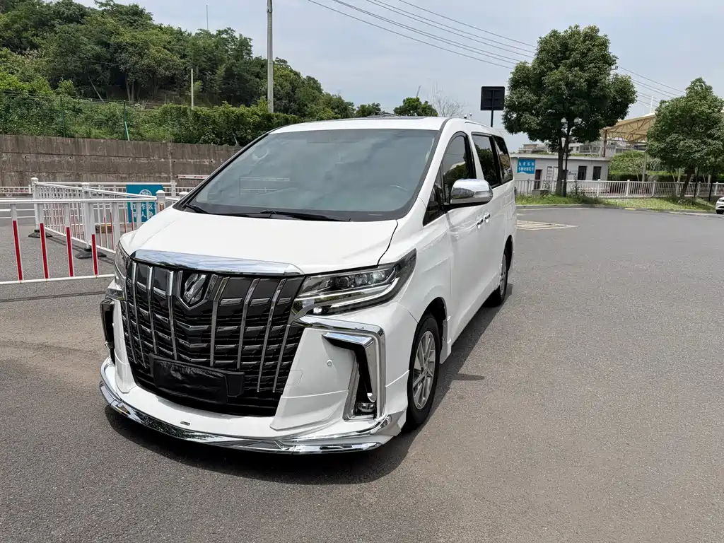Toyota Alphard 2015 — фото 1