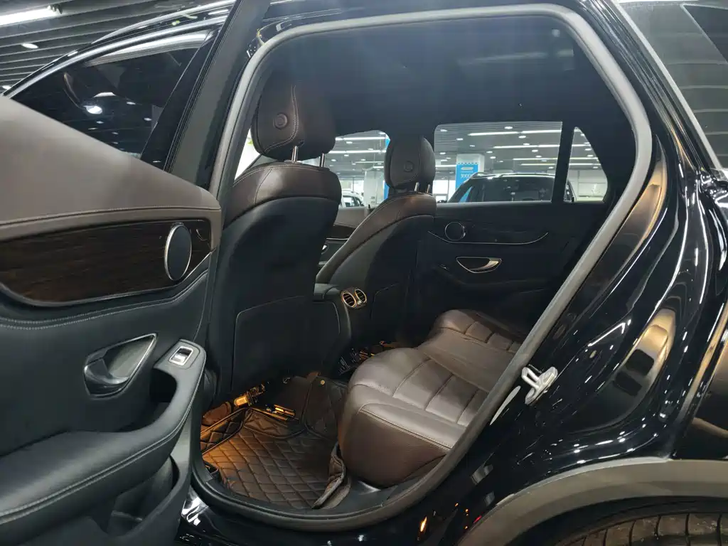 Mercedes-Benz GLC 2018 — фото 16