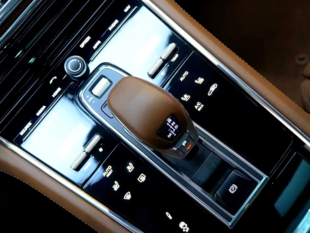 Porsche Panamera 2020 — фото 16