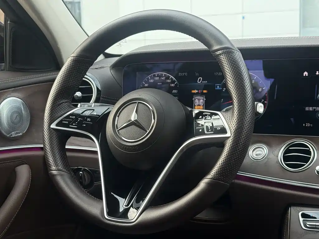 Mercedes-Benz E-Class 2020 — фото 18