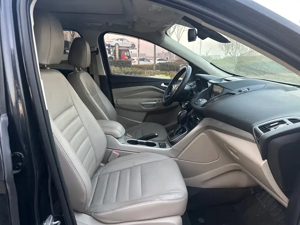 Ford Kuga 2015 — фото 17