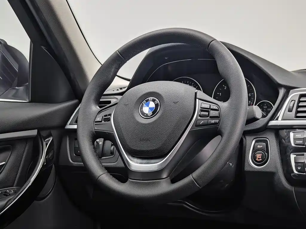 BMW 3 Series 2017 — фото 15