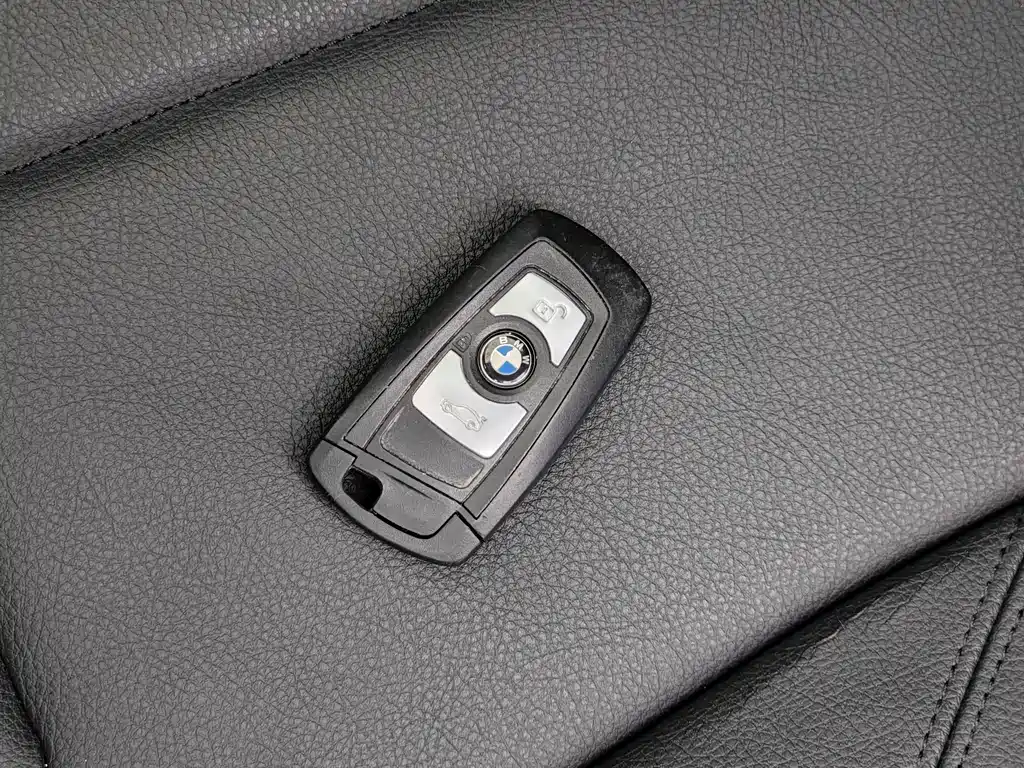BMW 3 Series 2017 — фото 20