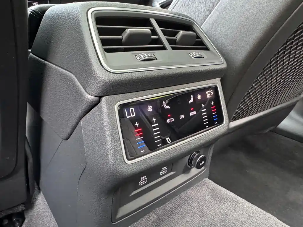 Audi A6L 2023 — фото 10
