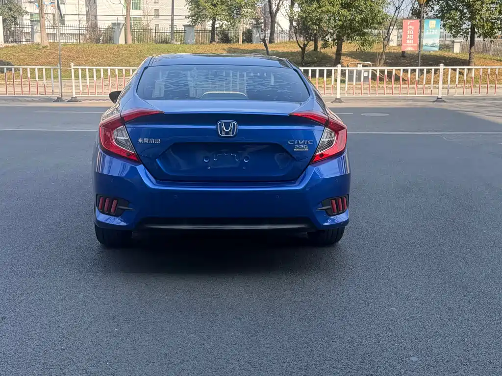 Honda Civic 2019 — фото 10