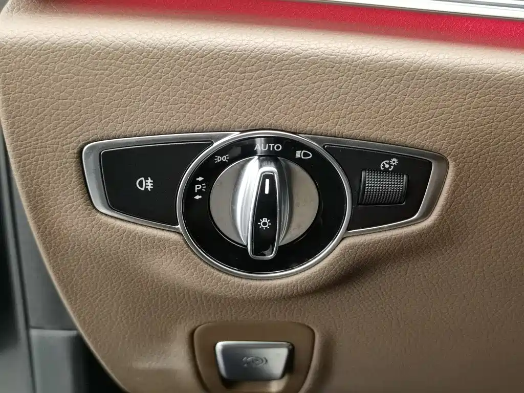 Mercedes-Benz E-Class 2018 — фото 21