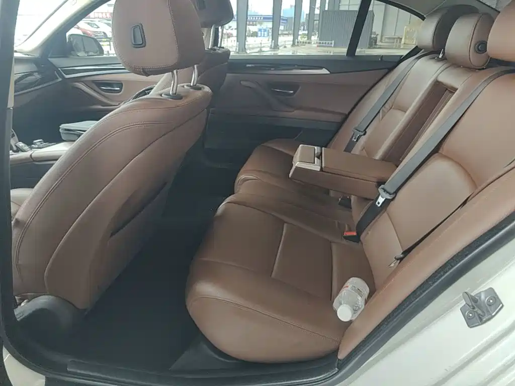 BMW 5 Series 2015 — фото 17