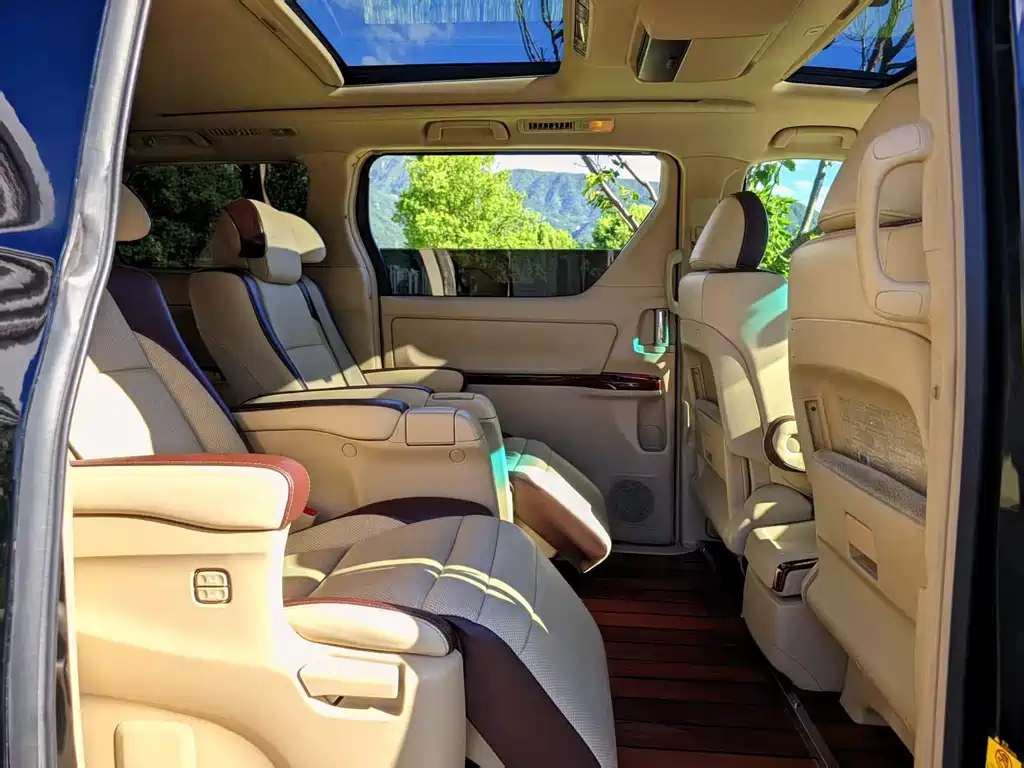 Toyota Alphard 2011 — фото 11