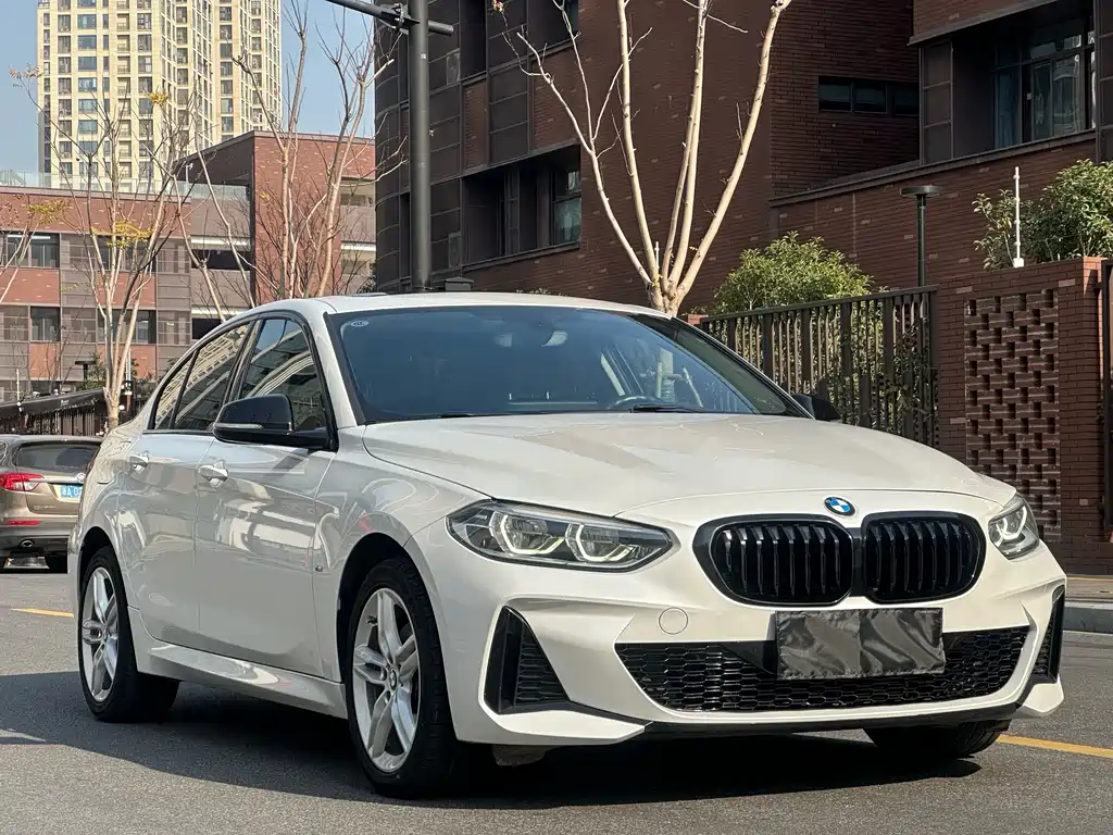 BMW 1 Series 2022 — фото 2