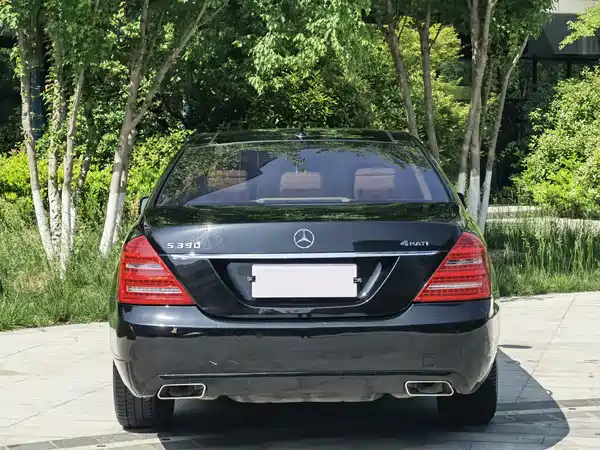 Mercedes-Benz S-Class 2010
