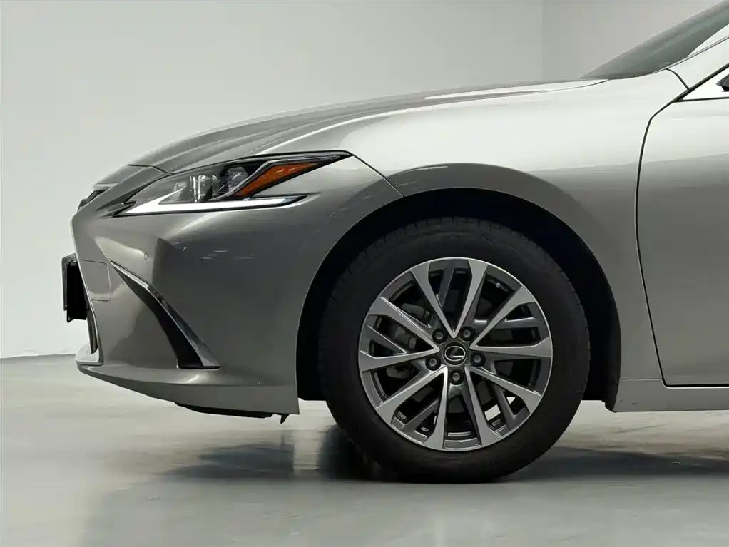 Lexus ES 2023 — фото 14
