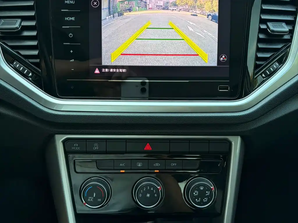 Volkswagen T-Roc 2023 — фото 11