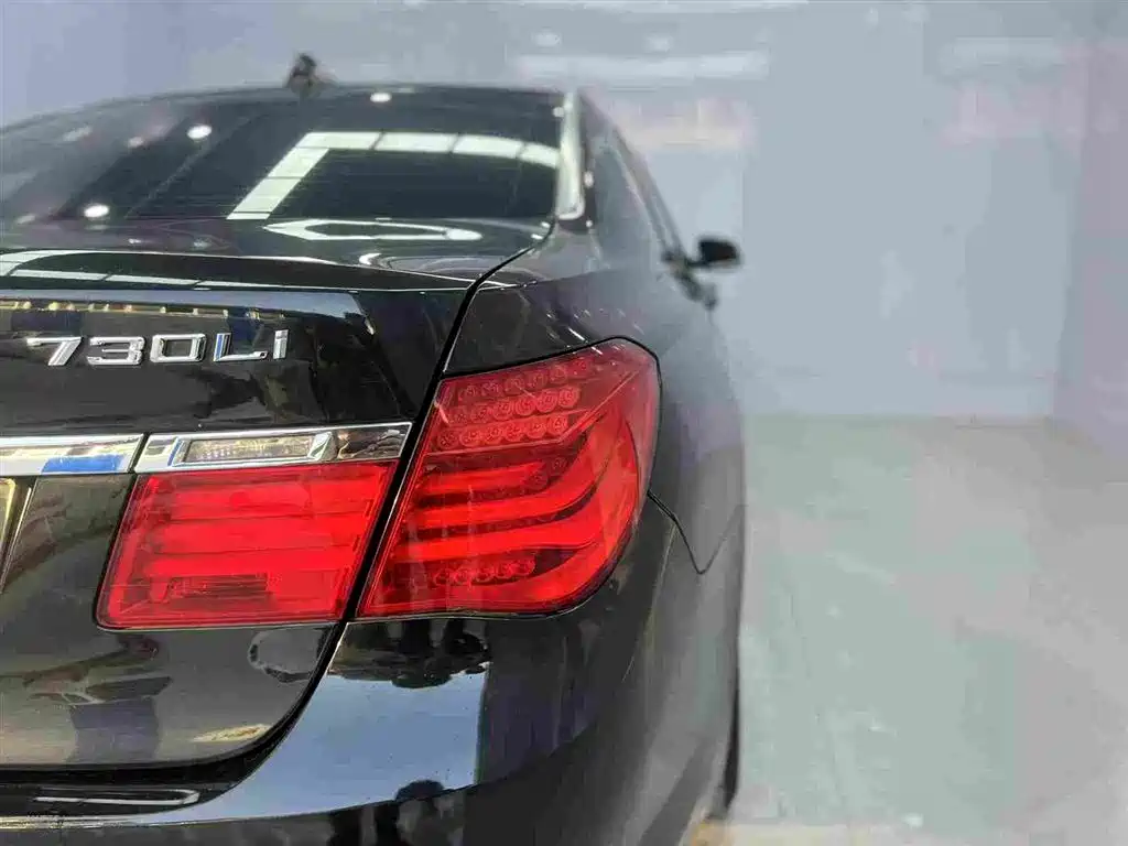 BMW 7 Series 2013 — фото 8