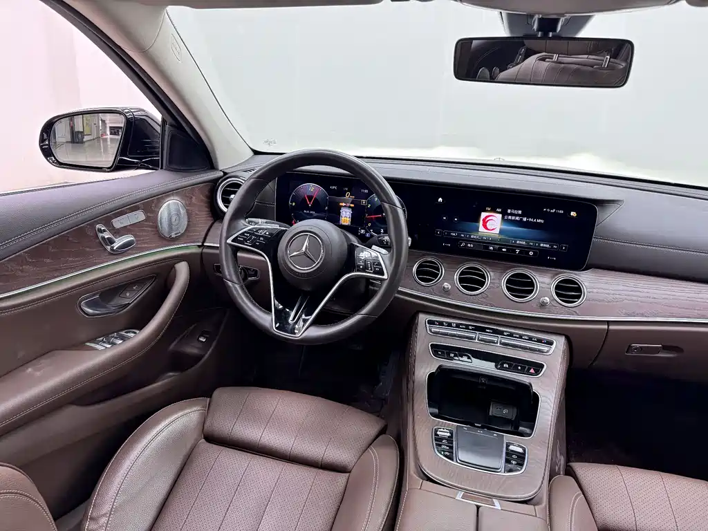 Mercedes-Benz E-Class 2022 — фото 13