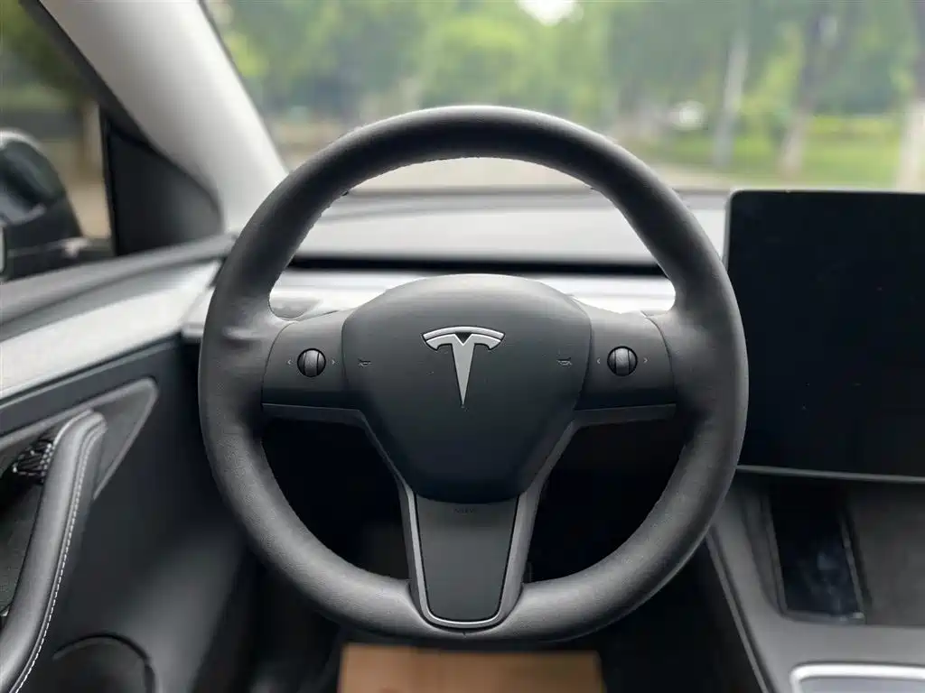 Tesla Model Y 2023 — фото 13