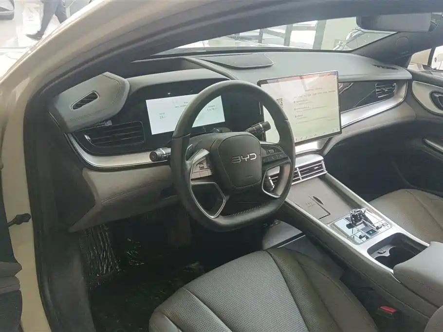 BYD Seal 07 DM-i 2025 — фото 12