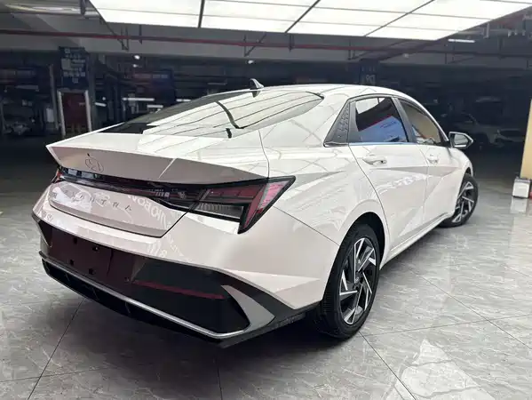 Hyundai Elantra 2023
