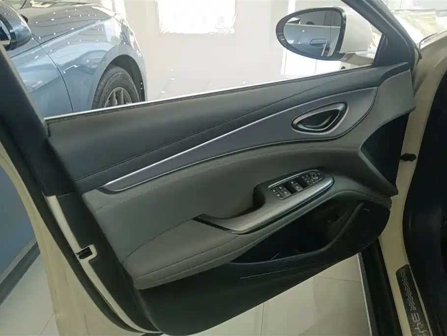 BYD Seal 07 DM-i 2025 — фото 7