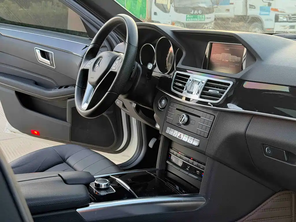 Mercedes-Benz E-Class 2015 — фото 12