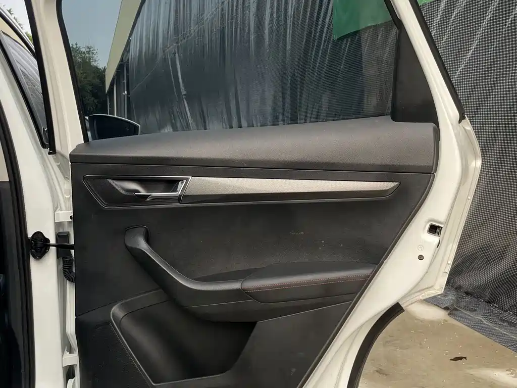 Skoda Karoq 2023 — фото 19