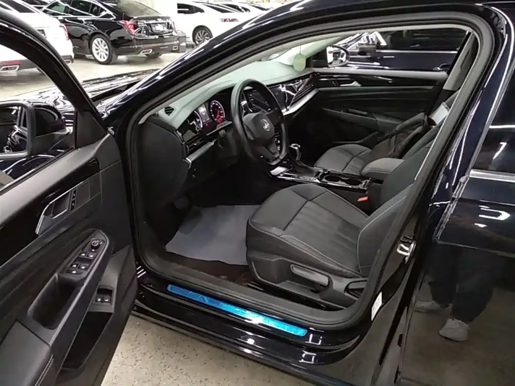 Volkswagen Passat PHEV 2022 — фото 16