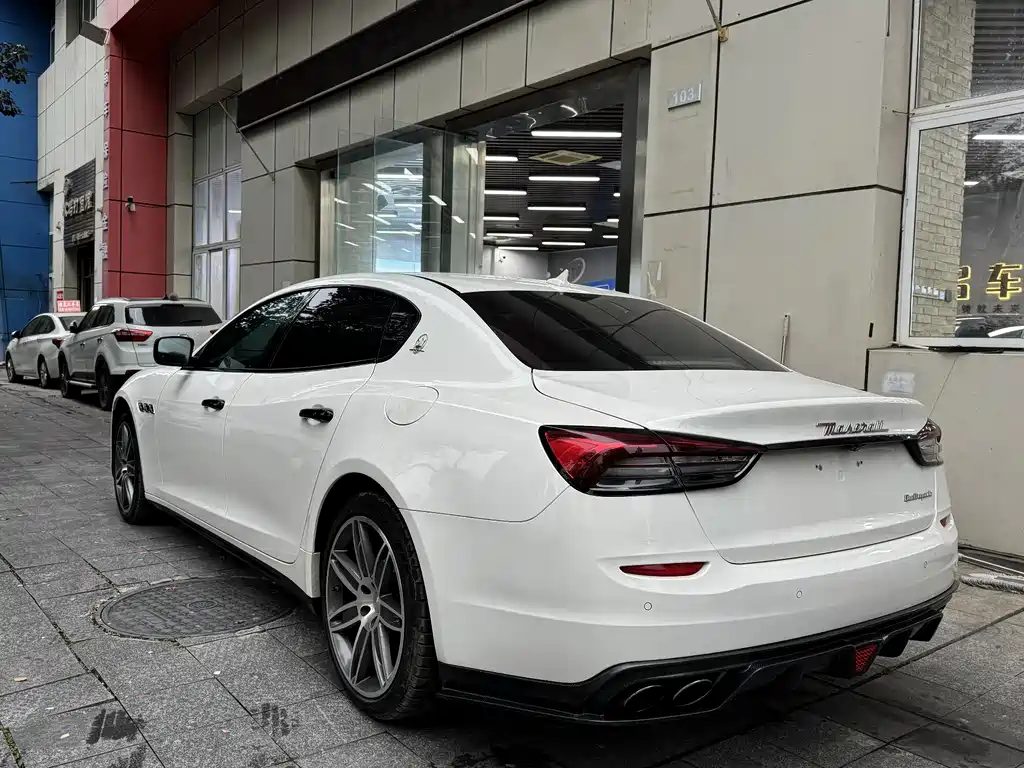 Maserati Quattroporte 2018 — фото 4