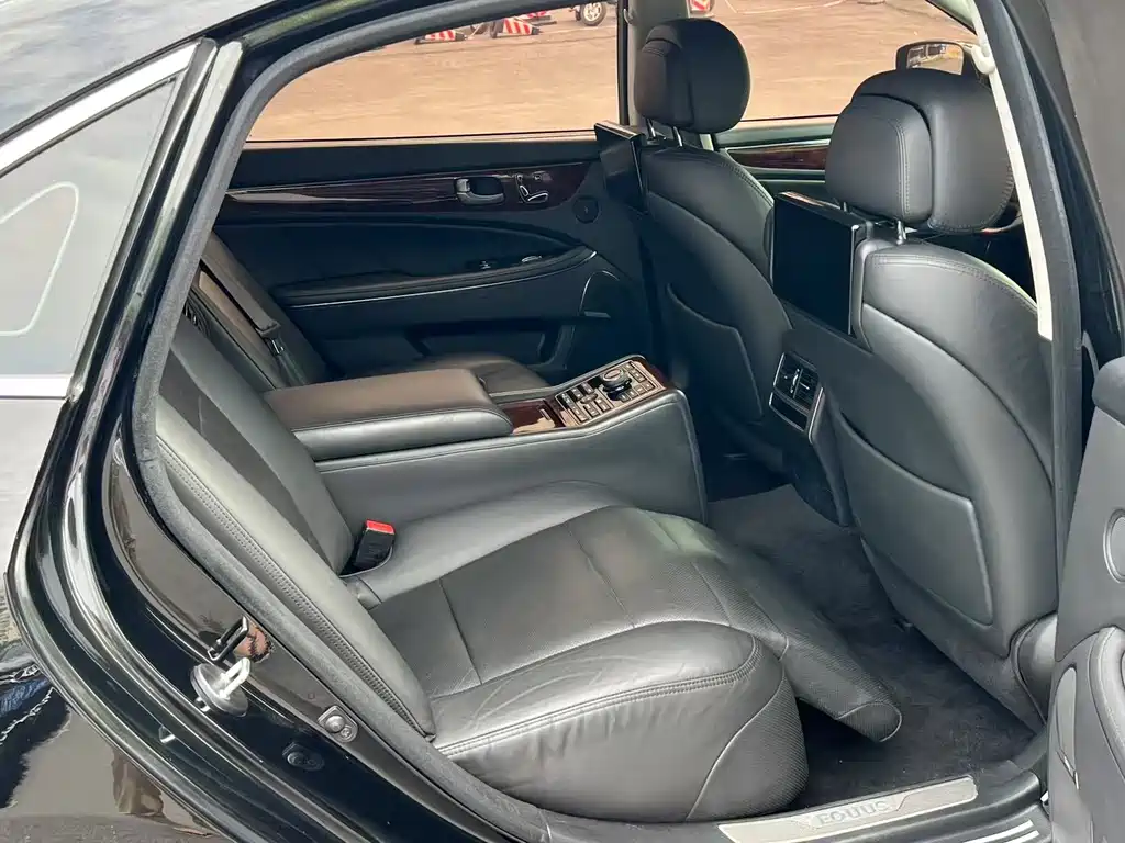 Hyundai Equus 2014 — фото 9