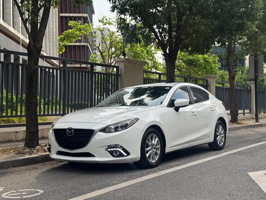 Mazda 3 Axela 2015
