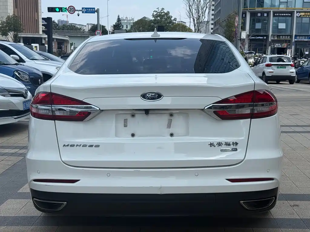 Ford Mondeo 2019 — фото 14