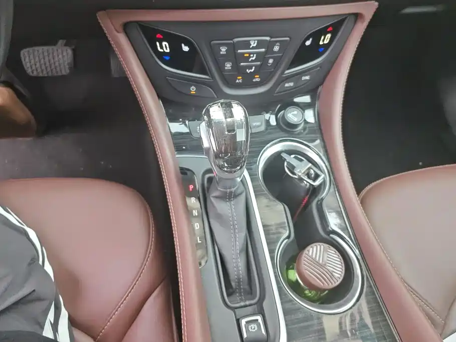 Buick Envision Plus 2018 — фото 16