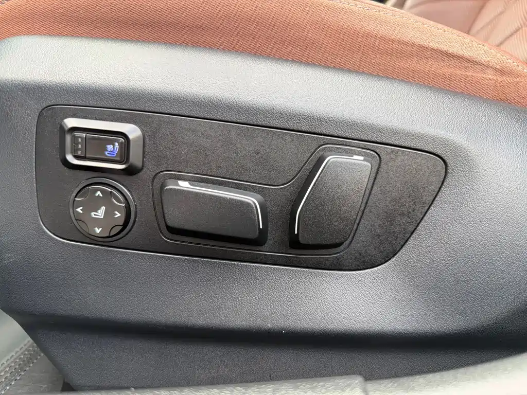 BMW 5 Series 2024 — фото 14