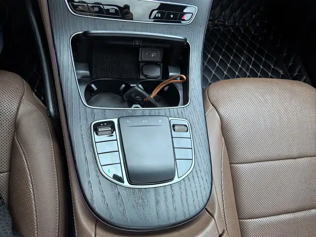 Mercedes-Benz E-Class 2021 — фото 17