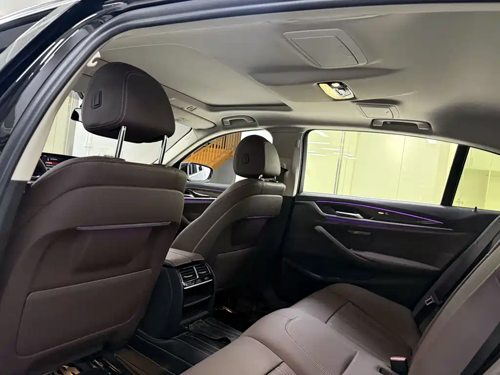 BMW 5 Series 2018 — фото 14