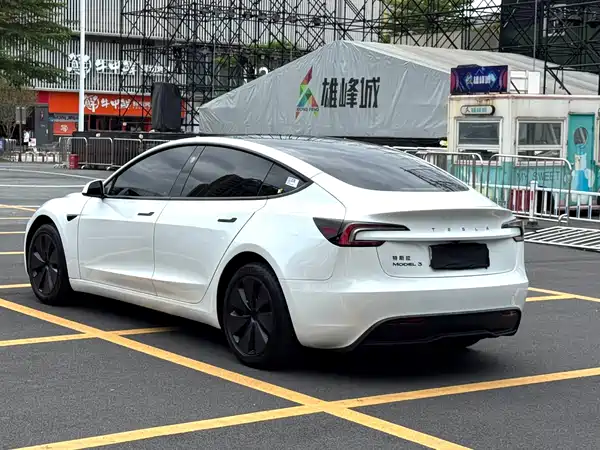 Tesla Model 3 2025