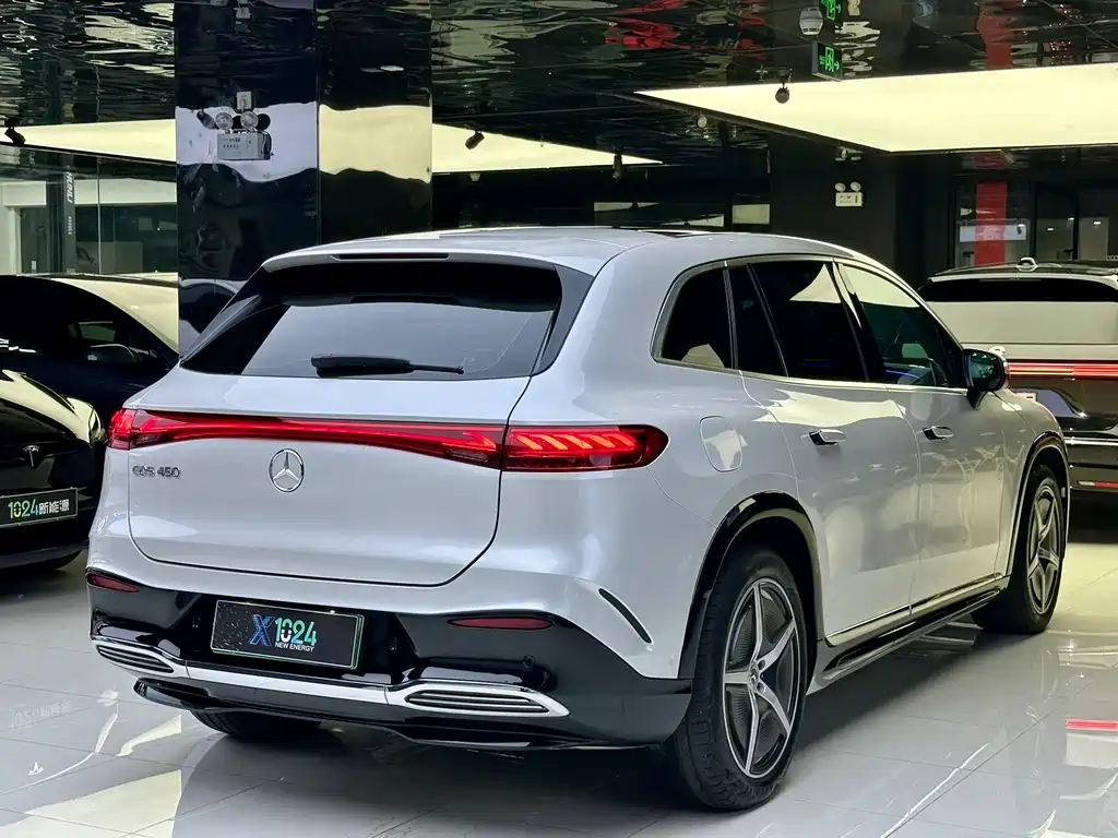 Mercedes-Benz EQS SUV 2023 — фото 4