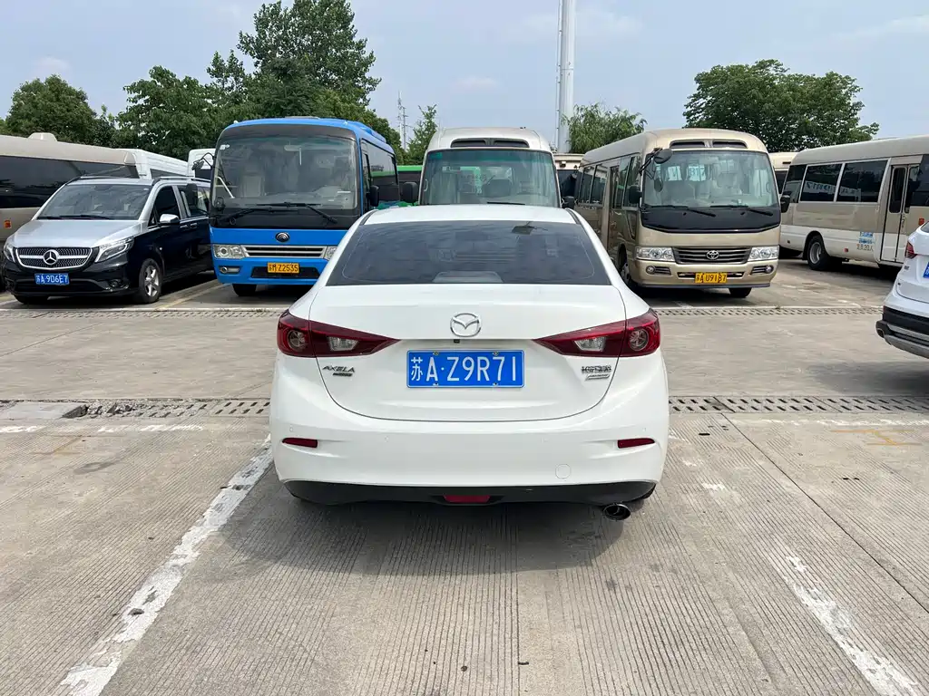 Mazda 3 Axela 2016 — фото 19