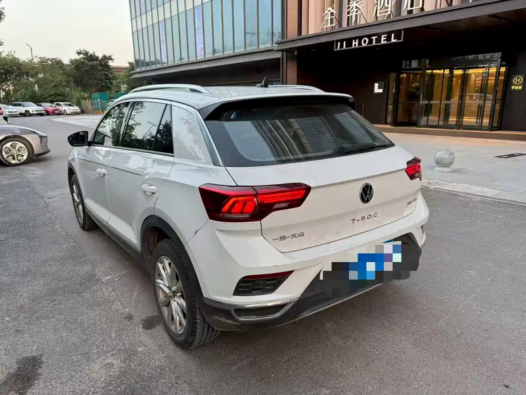 Volkswagen T-Roc 2023 — фото 8