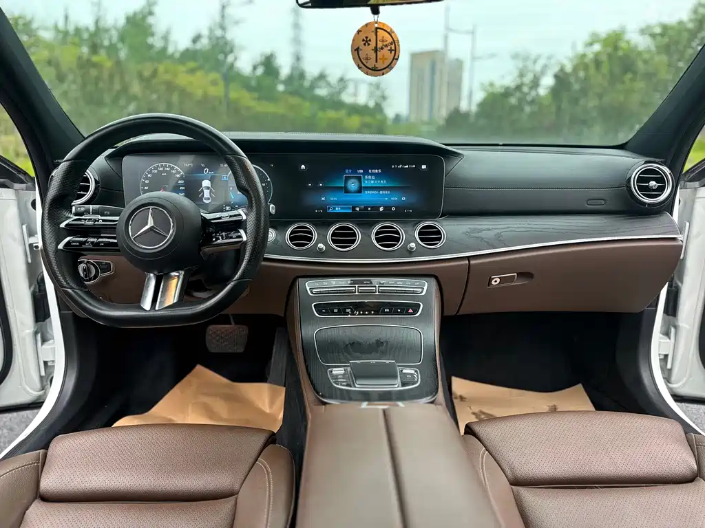 Mercedes-Benz E-Class 2021 — фото 13
