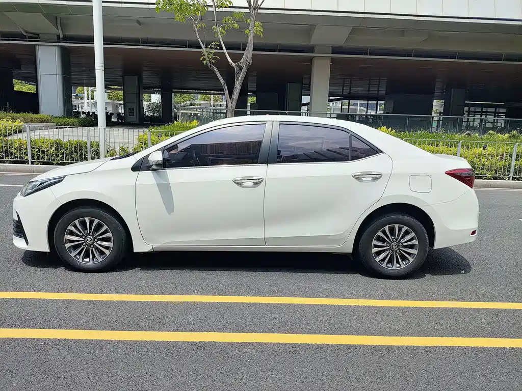 Toyota Corolla 2017 — фото 8