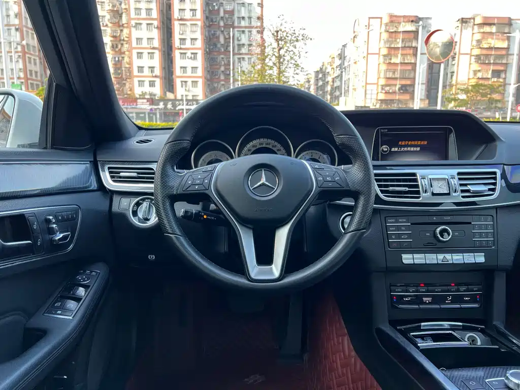 Mercedes-Benz E-Class 2016 — фото 22