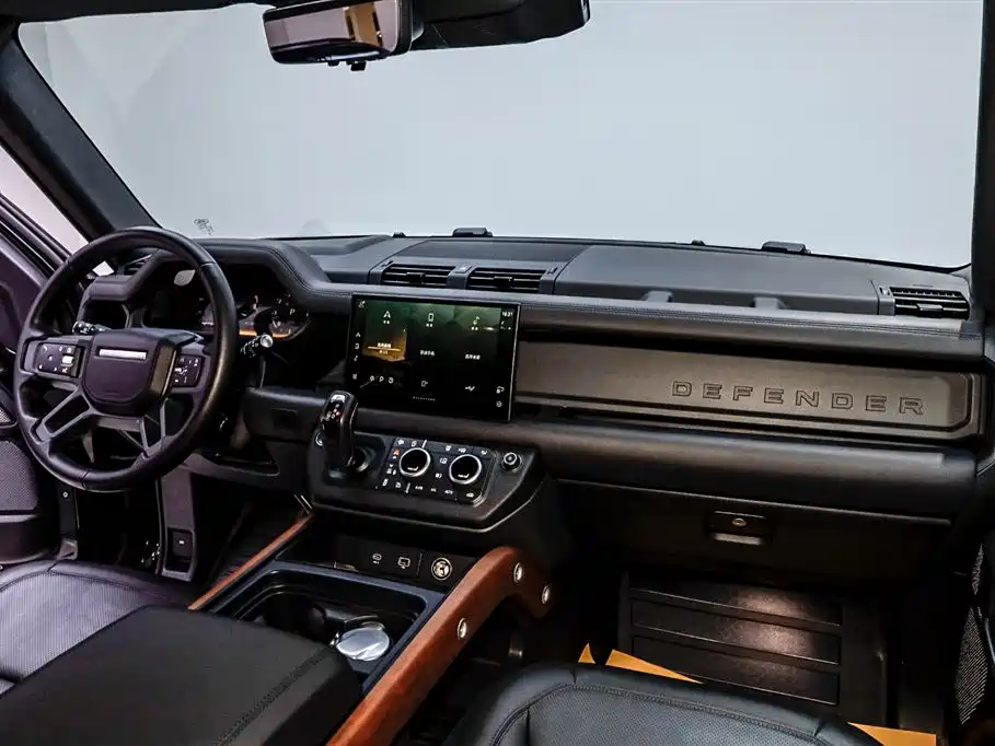 Land Rover Defender 2024 — фото 21