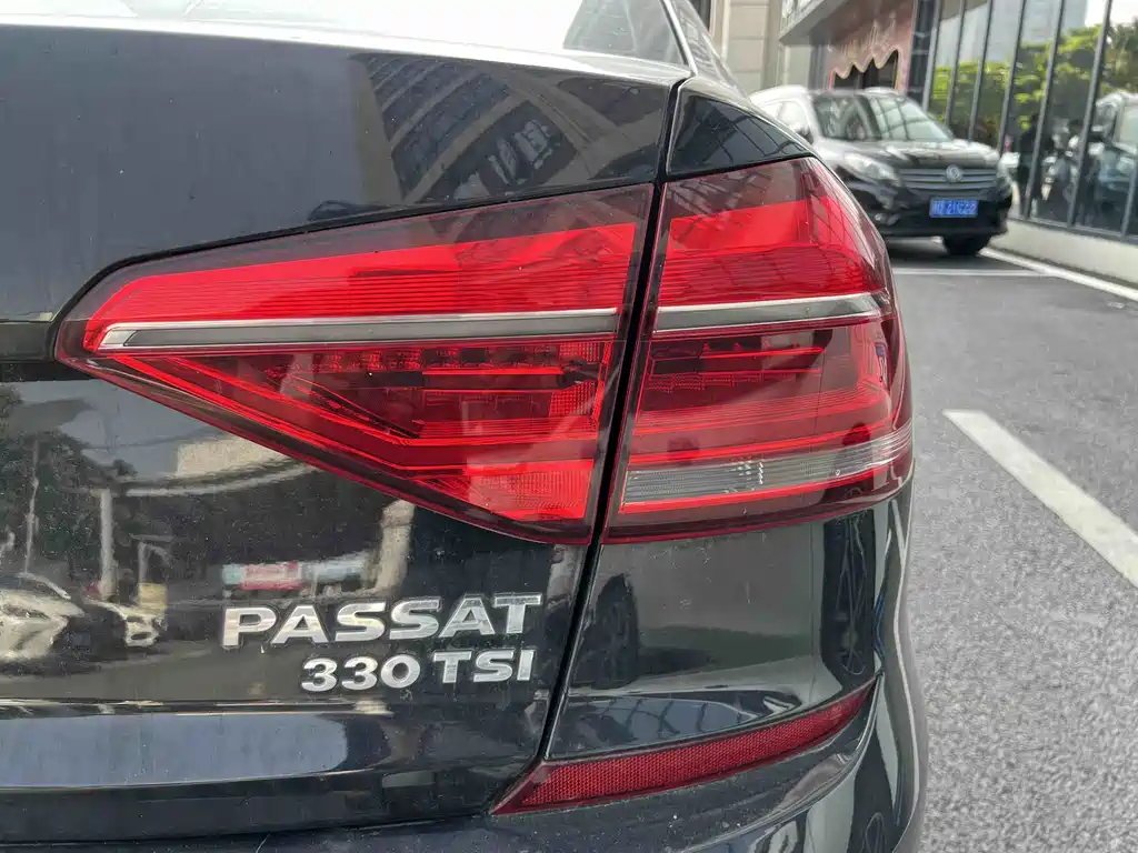 Volkswagen Passat 2019 — фото 16