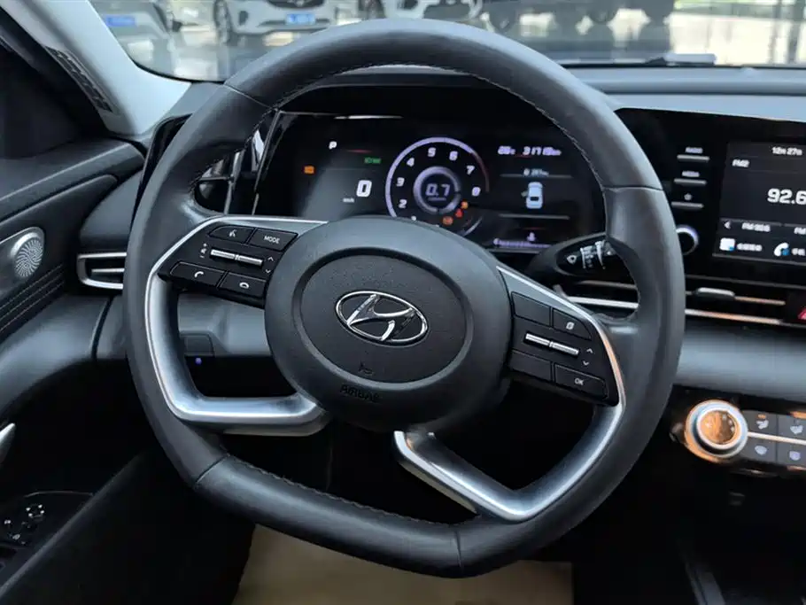 Hyundai Elantra 2021 — фото 15